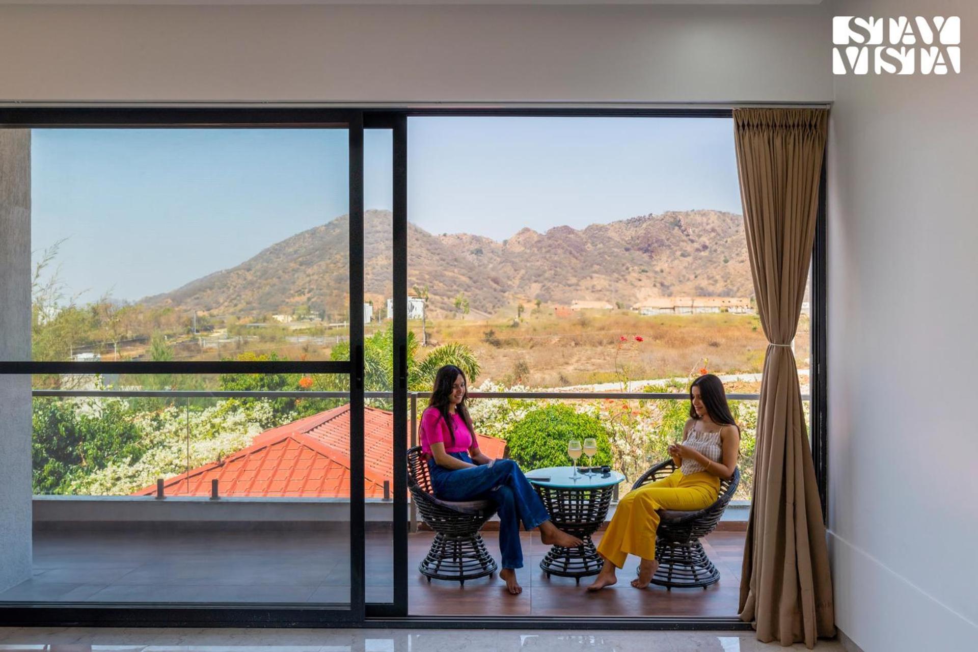 Stayvista'S Bella Dream - Mountain-View With Outdoor Pool, Lawn Featuring A Gazebo & Indoor Games Udaipur Exterior photo