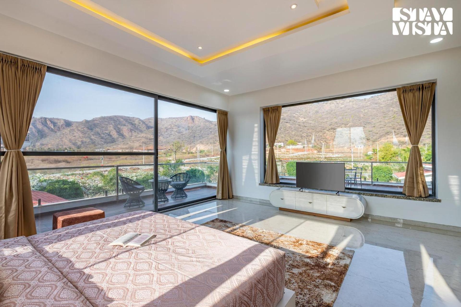 Stayvista'S Bella Dream - Mountain-View With Outdoor Pool, Lawn Featuring A Gazebo & Indoor Games Udaipur Exterior photo